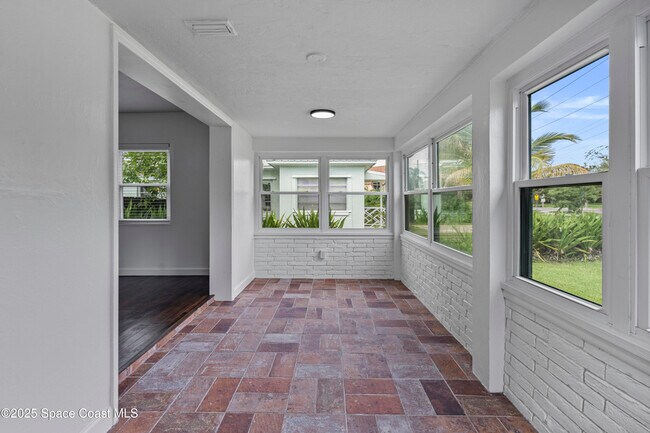 Building Photo - 509 E Fee Ave