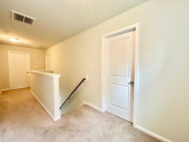 Building Photo - Beautiful 4 Bedroom Home In Chesapeake!