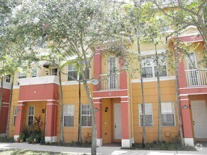 Building Photo - Shoma Townhomes