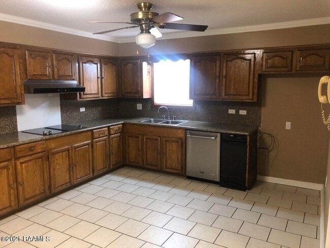 Building Photo - 2809 S Curtis Dr