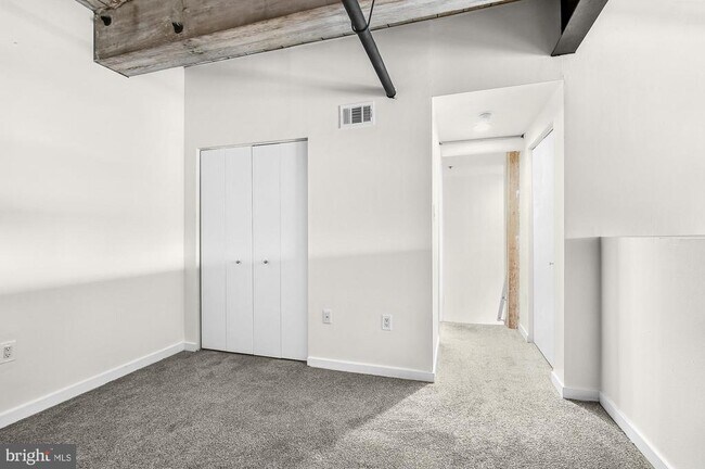 Building Photo - 303 Vine St