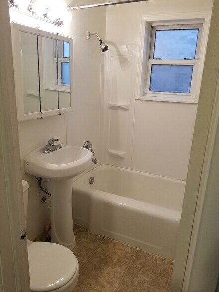 Bathroom - 918 8th Ave
