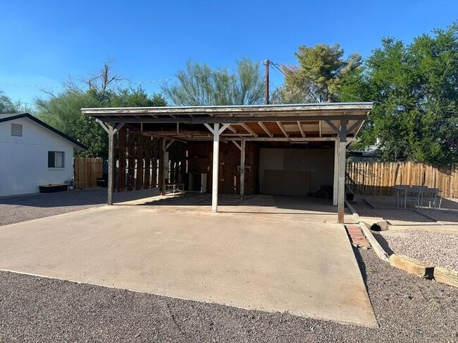 Building Photo - Vintage Ranch Home