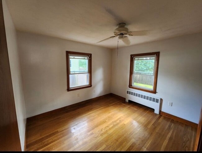 Building Photo - 9 Gregg St