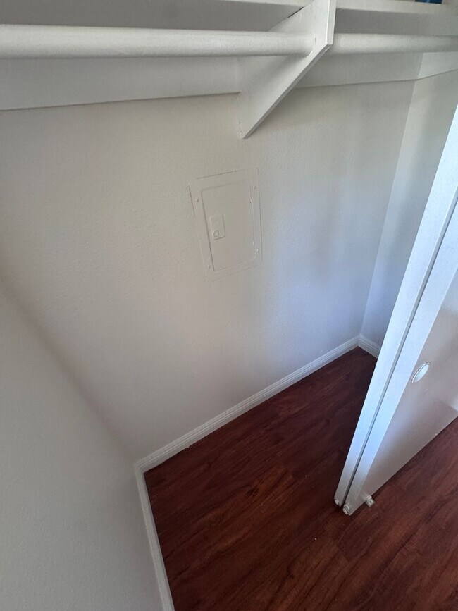 Building Photo - 4 bed townhouse central  Clairemont