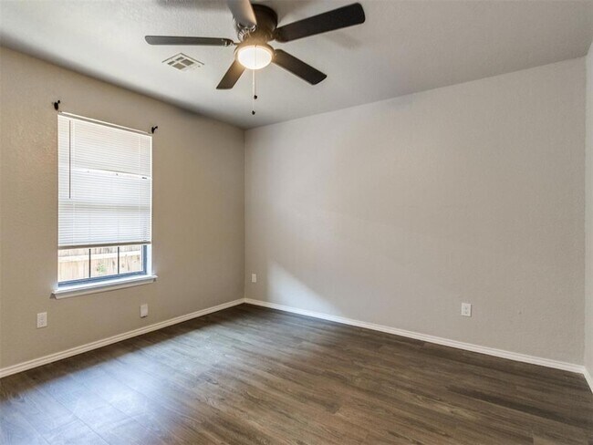 Building Photo - 13300 S Robinson Ave