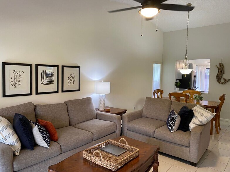 Building Photo - 3950 Silver Maple Dr