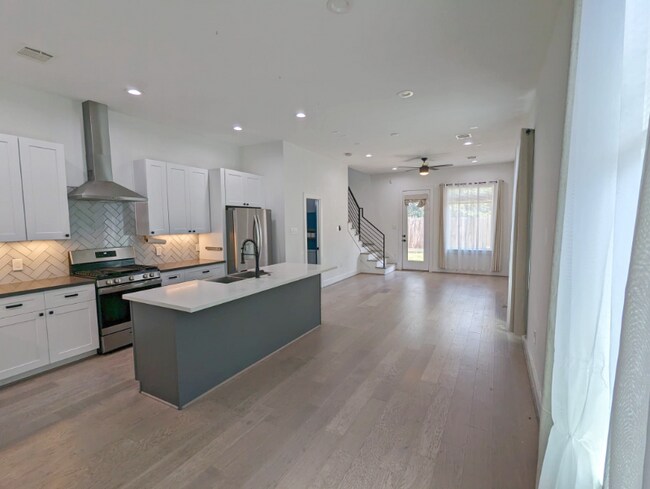 Building Photo - 204 Marathon St