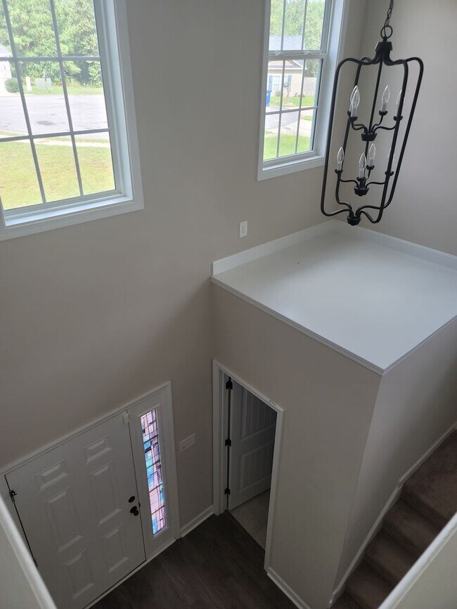 Building Photo - Beautiful 2 Story Home Located Outside of Fayetteville and Fort Bragg!