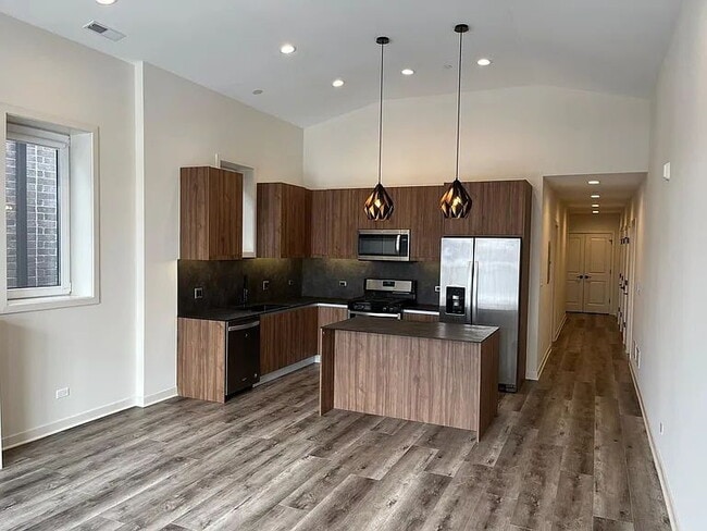 Building Photo - 790 E Irving Park Rd