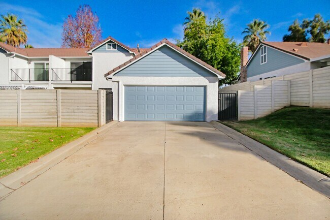 Building Photo - Your Dream 3BR/2.5BA Rental in the Desirable 'Dearborn Grove' Community in Redlands!
