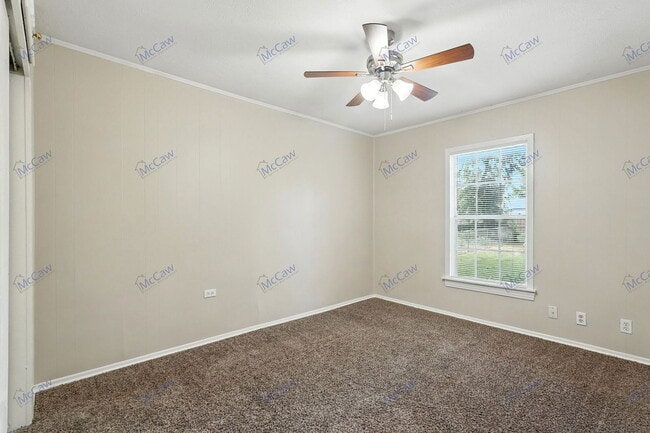 Building Photo - 1605 Maple Dr