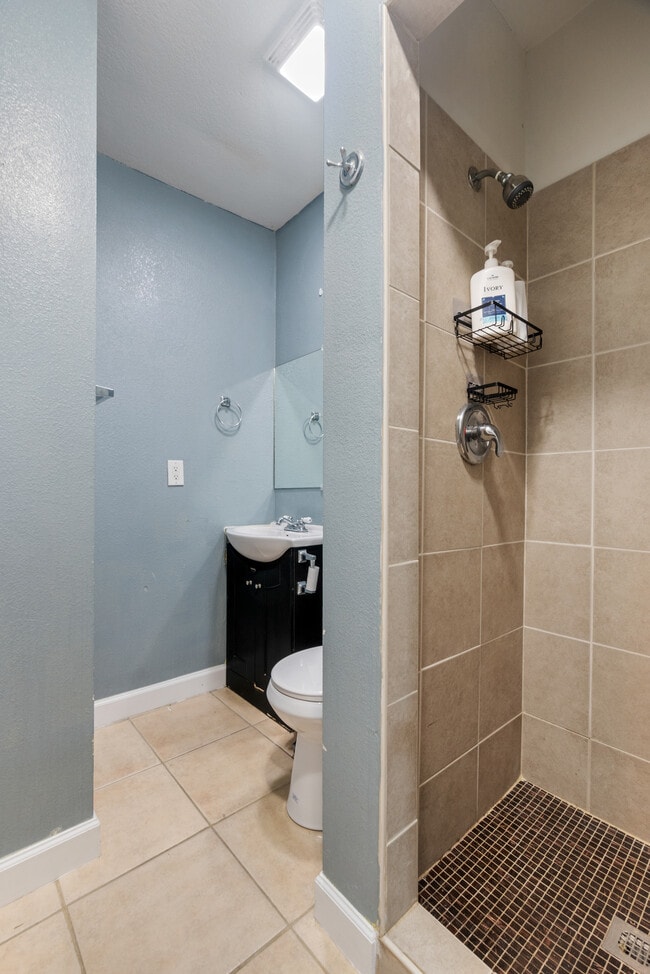 Building Photo - 3216 Marne Ave