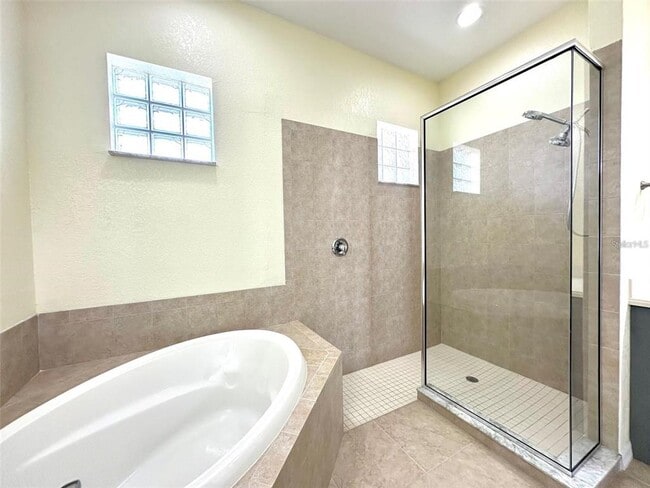 Building Photo - 9423 Rosebud Cir
