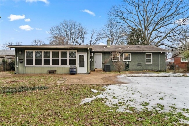 Building Photo - 1073 Ivy Rd