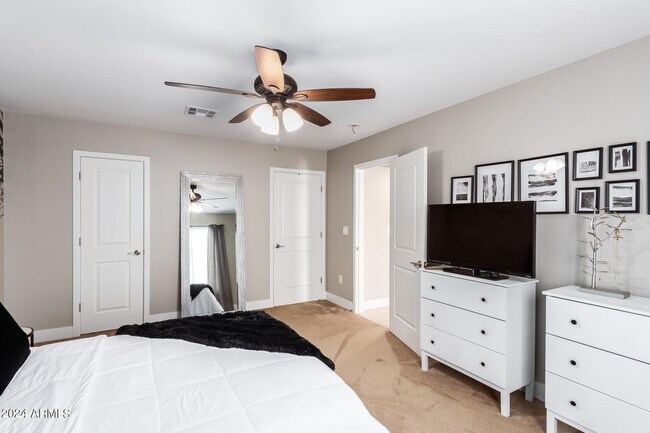 Building Photo - 2644 E Sylvia St