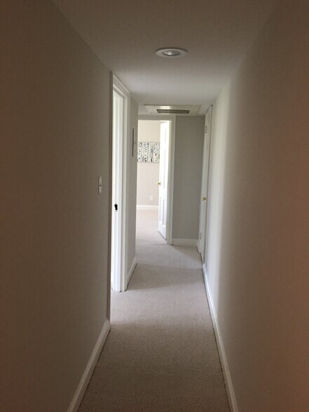 Building Photo - 24 S Old Glebe Road