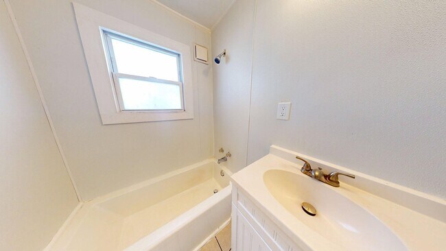 Building Photo - 3523 Walton Ave