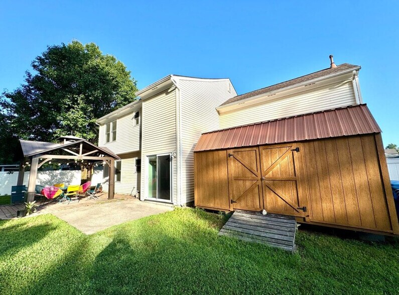Building Photo - 3917 Larchwood Dr