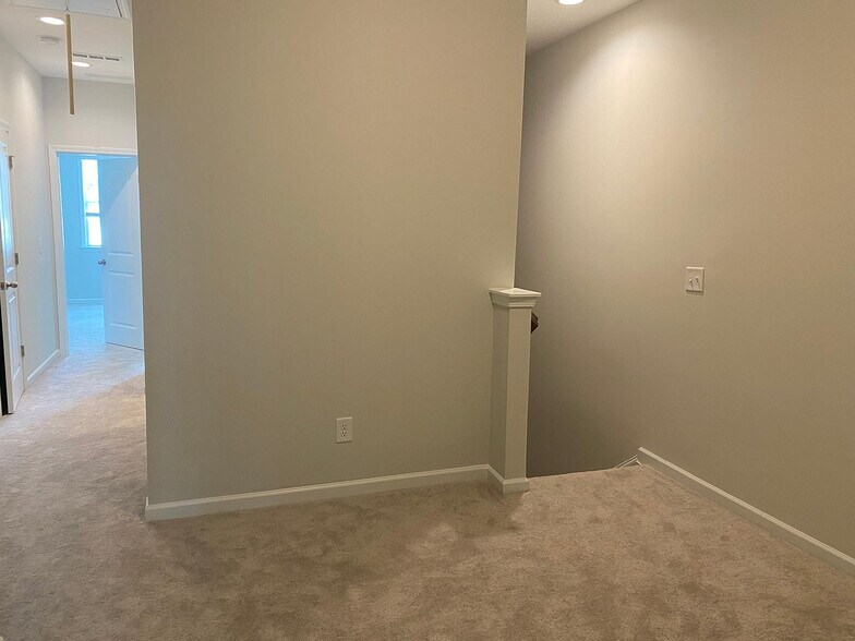 Building Photo - Room in Townhome on Fitchie Pl
