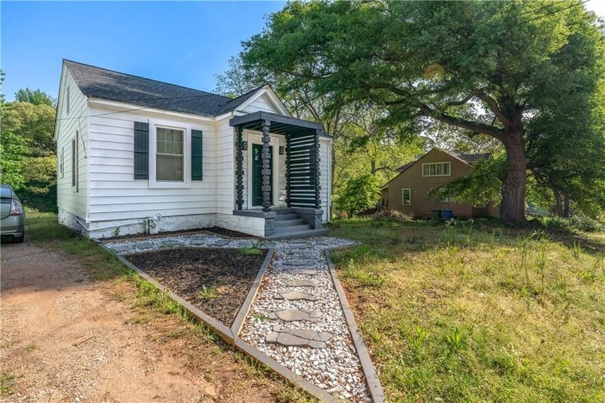 Building Photo - 1035 Astor Ave SW