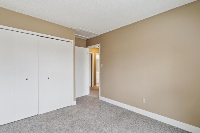 Building Photo - 5245 Mule Deer Dr
