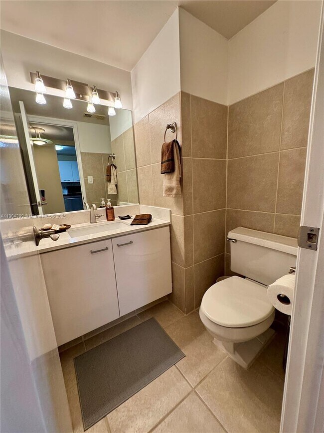 Building Photo - 18151 NE 31st Ct