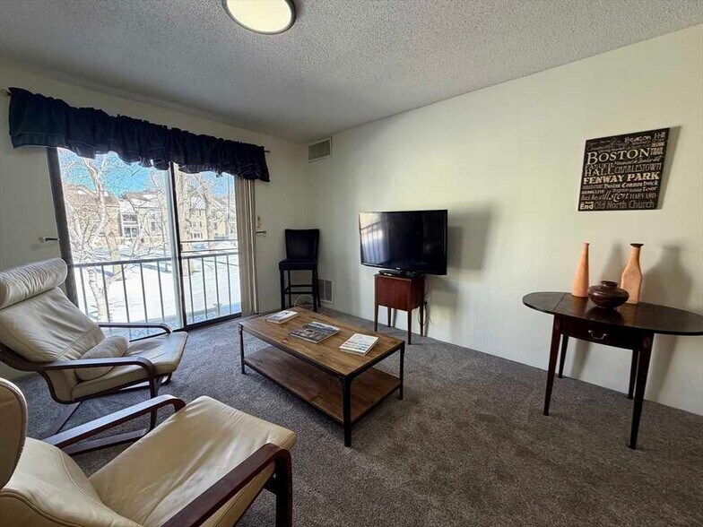 Building Photo - 15 Village Way