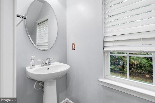 Building Photo - 7420 Brunson Cir