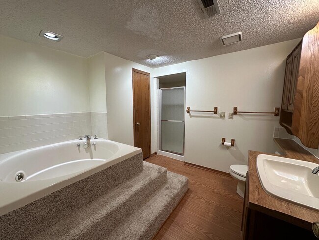 Building Photo - 8541 E Mount Vernon St