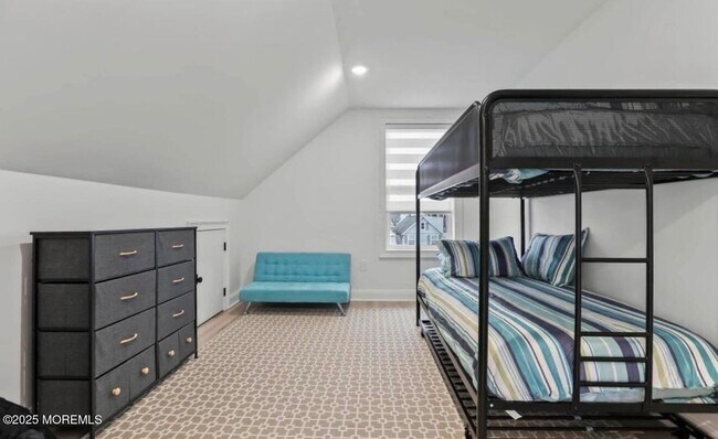 Building Photo - 7 Center St