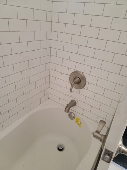 Building Photo - 619 71st Ave