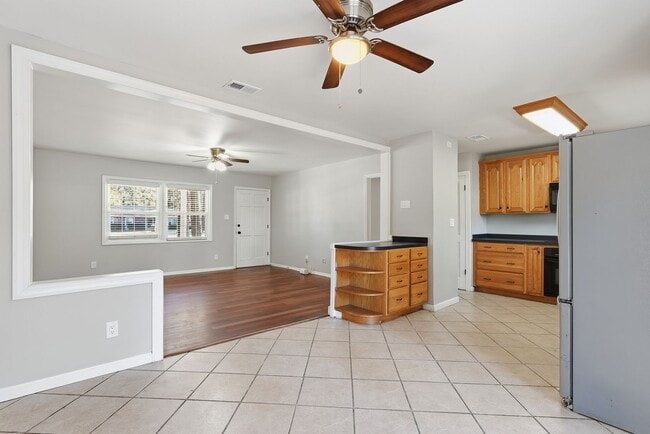 Building Photo - Ranch Home on Wilmington Island For Lease!