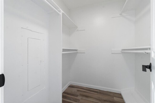 Building Photo - 456 Deep Woods Ln