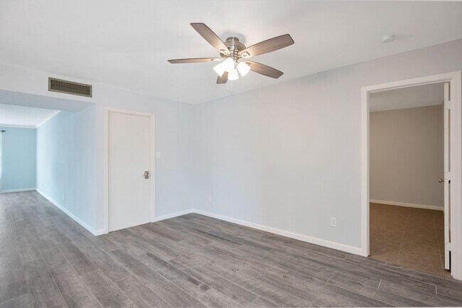 Building Photo - 6-Bedroom Tempe Home with Private Pool, Garage & Ideal Location