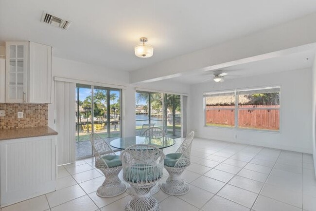 Building Photo - 1001 SE 5th Ave