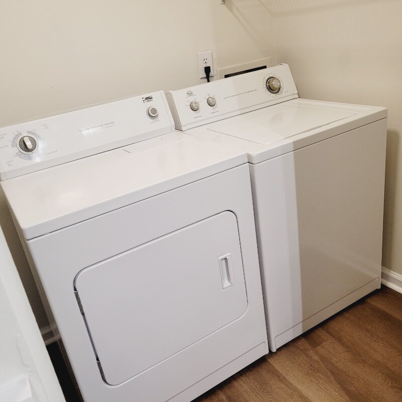 Building Photo - 253 White Oak Rd