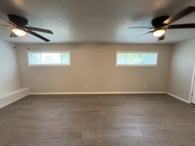 Building Photo - 3316 Shorewood Dr