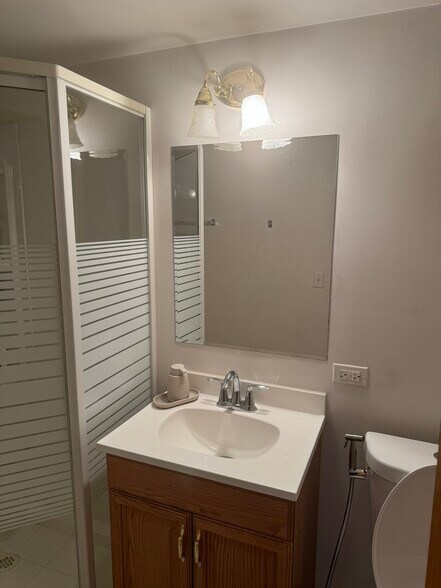 Building Photo - 7S485 Lynn Dr