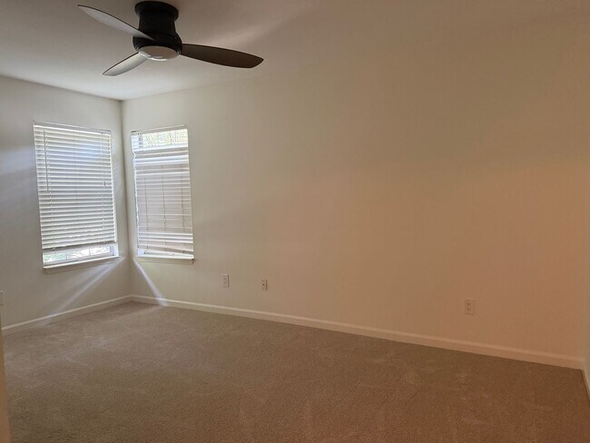 Building Photo - 303 Norvich Ct