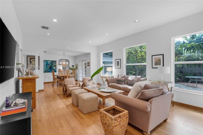 Building Photo - 4072 Park Ave