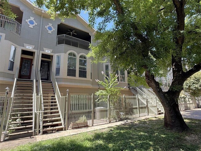 Primary Photo - 118 Detering St