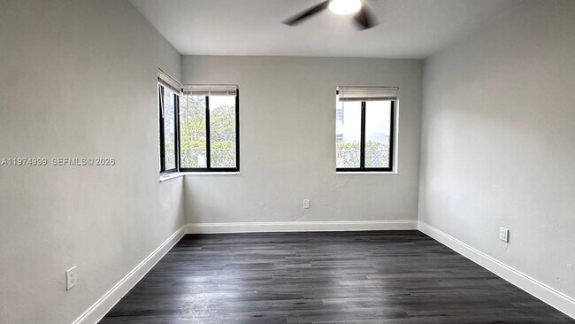 Building Photo - 320 SW 29th Rd