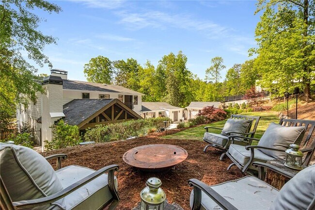 Building Photo - 1100 Kingston Dr NE