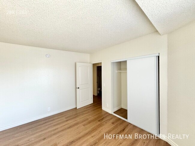 Building Photo - 15552 Nordhoff St