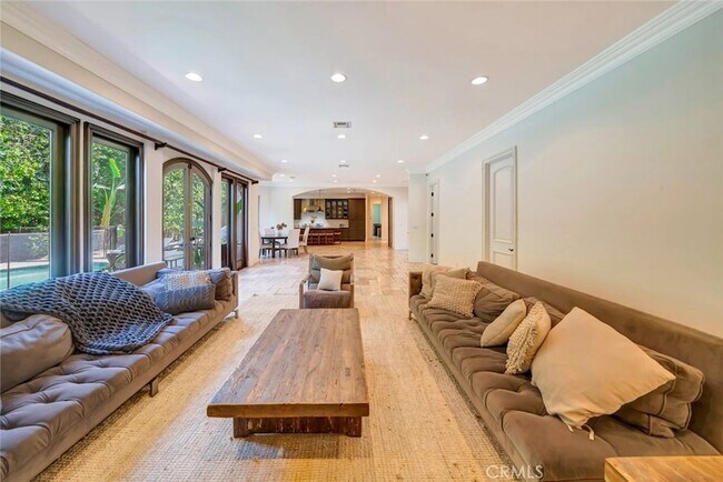 Building Photo - 4822 Valjean Ave