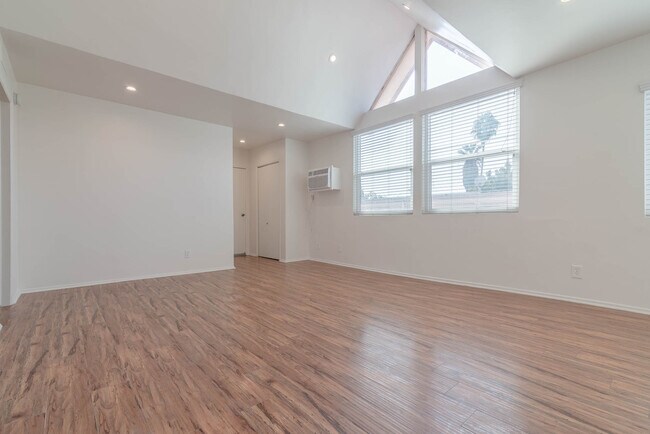 Building Photo - Pointview Village