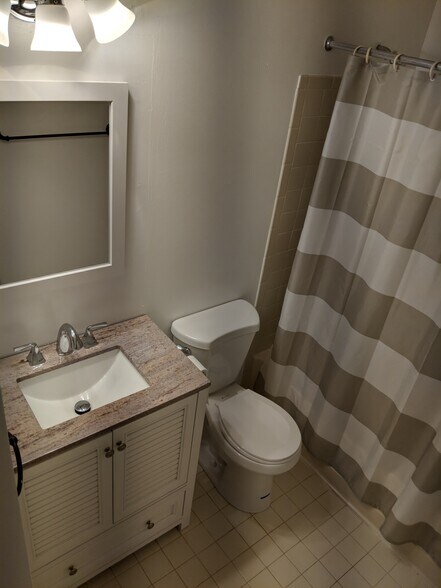 Building Photo - 1208 Ravens Crest Dr