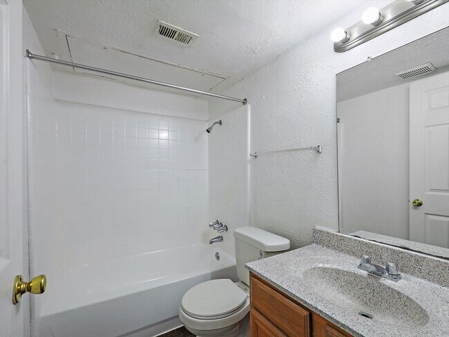 Building Photo - Spacious 3-Bedroom Apartments in Dallas – Starting at Just $1,350/Month