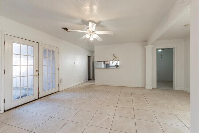 Building Photo - 2720 Blueberry Ln